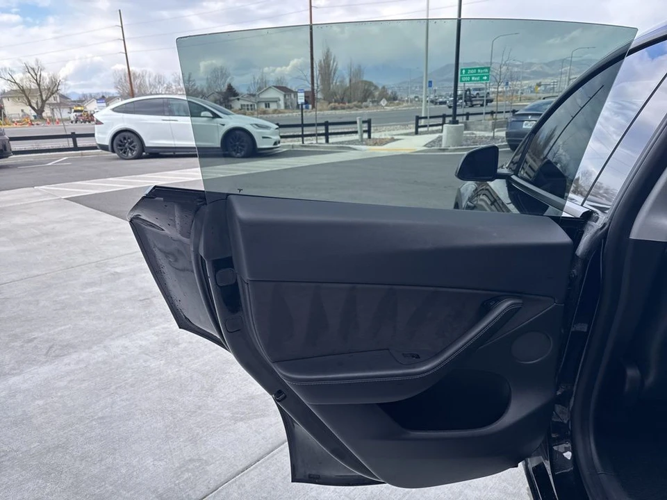 2021 Tesla Model Y Performance - Image 14 of 21