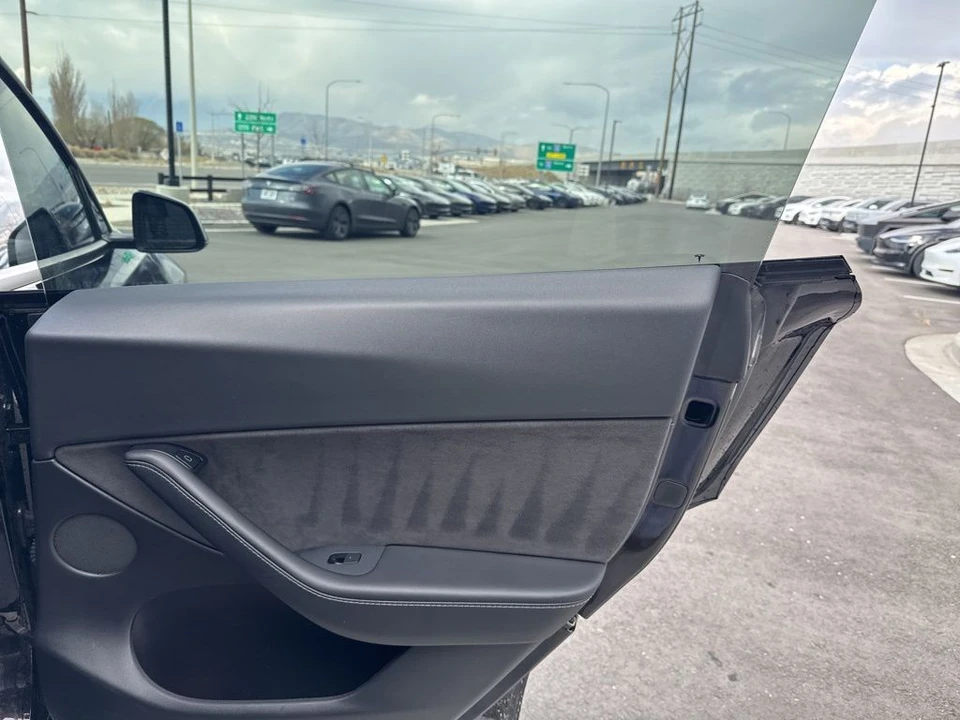 2021 Tesla Model Y Performance - Image 18 of 21