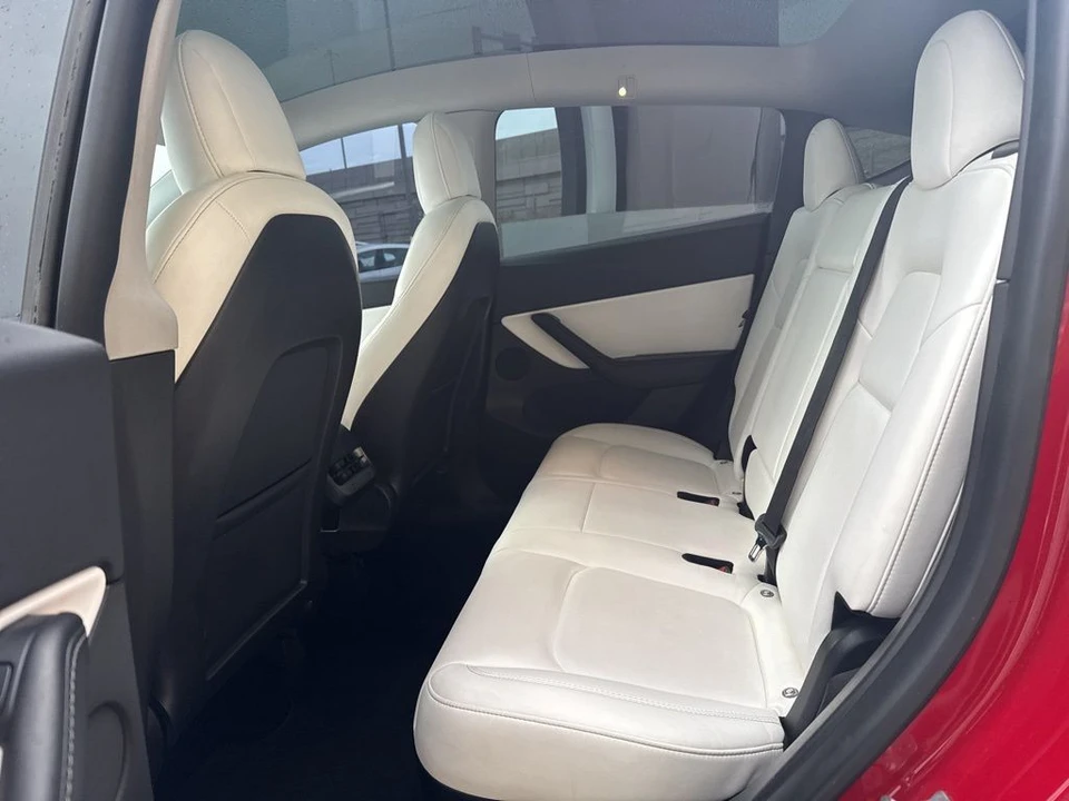 2021 Tesla Model Y Performance - Image 16 of 21
