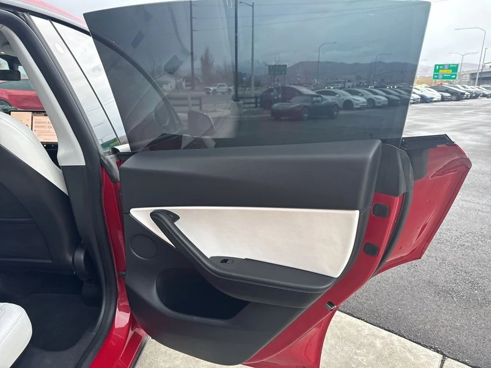 2021 Tesla Model Y Performance - Image 18 of 21
