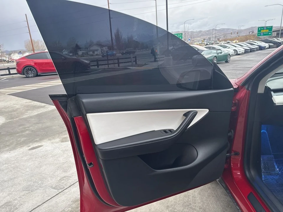 2021 Tesla Model Y Performance - Image 11 of 21