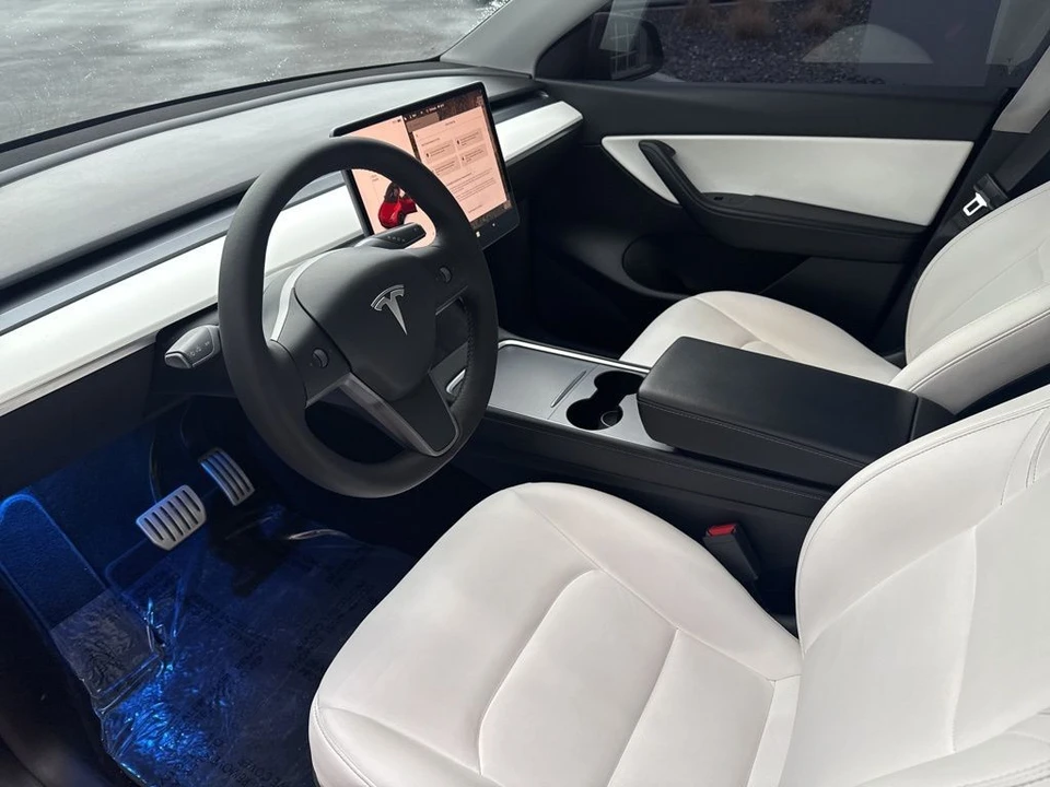 2021 Tesla Model Y Performance - Image 12 of 21