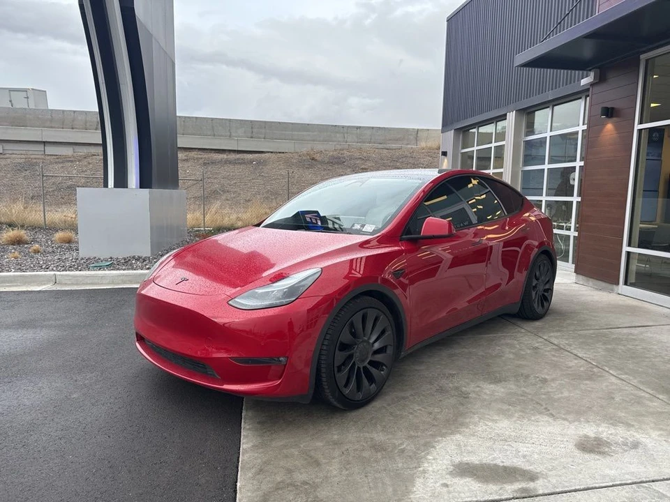 2021 Tesla Model Y Performance - Image 4 of 21