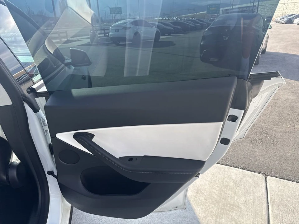 2021 Tesla Model Y Performance - Image 18 of 21