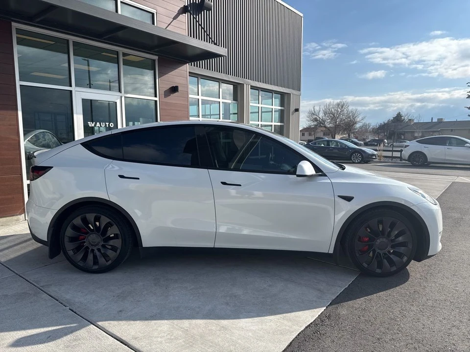 2021 Tesla Model Y Performance - Image 9 of 21