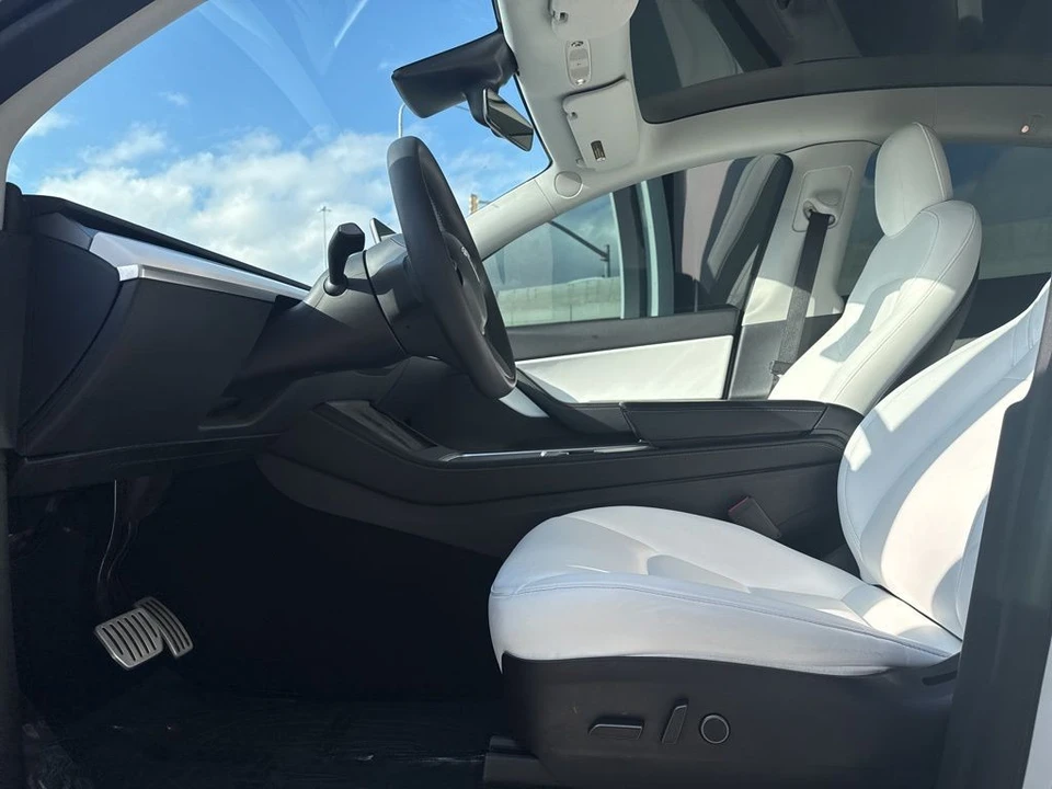 2021 Tesla Model Y Performance - Image 13 of 21