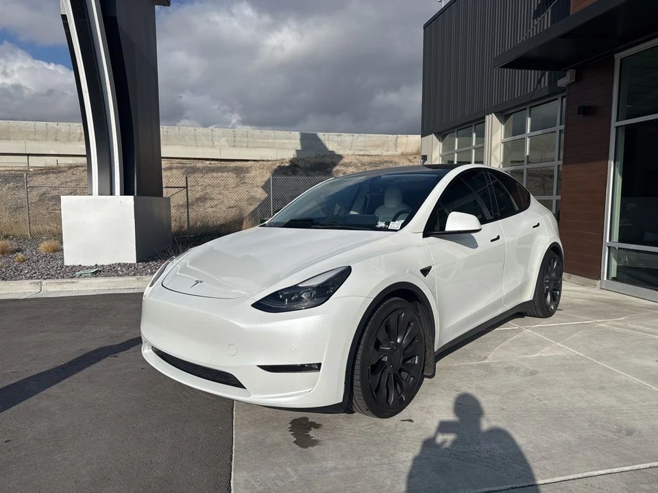 2021 Tesla Model Y Performance - Image 4 of 21