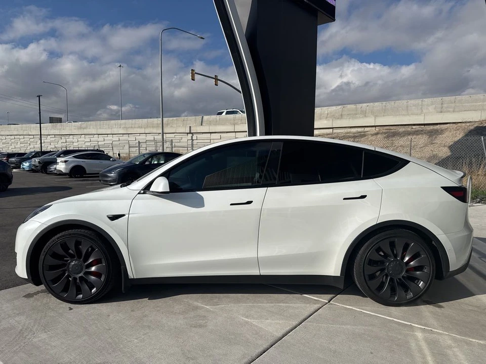 2021 Tesla Model Y Performance - Image 5 of 21