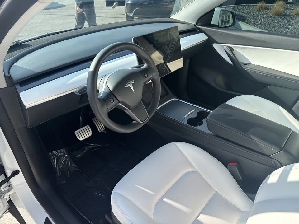 2021 Tesla Model Y Performance - Image 12 of 21