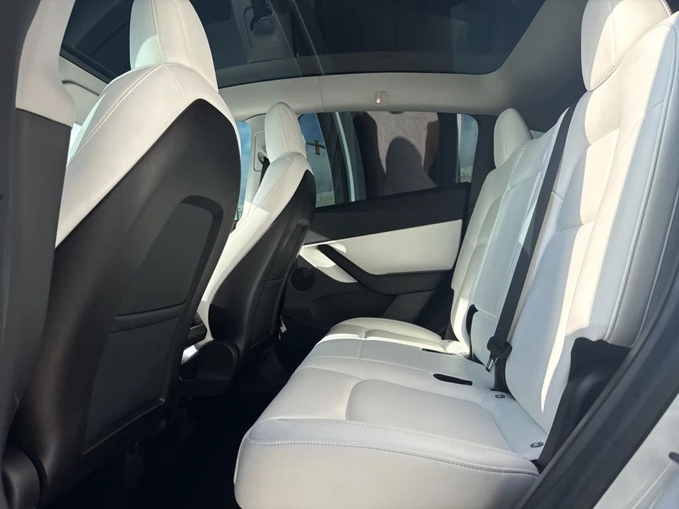 2021 Tesla Model Y Performance - Image 16 of 21