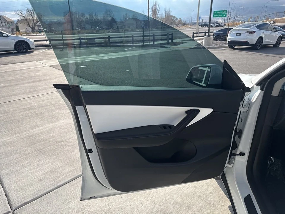 2021 Tesla Model Y Performance - Image 11 of 21