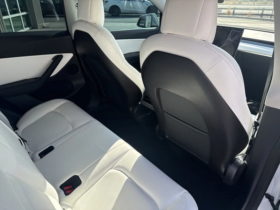 2021 Tesla Model Y Performance - Image 19 of 21