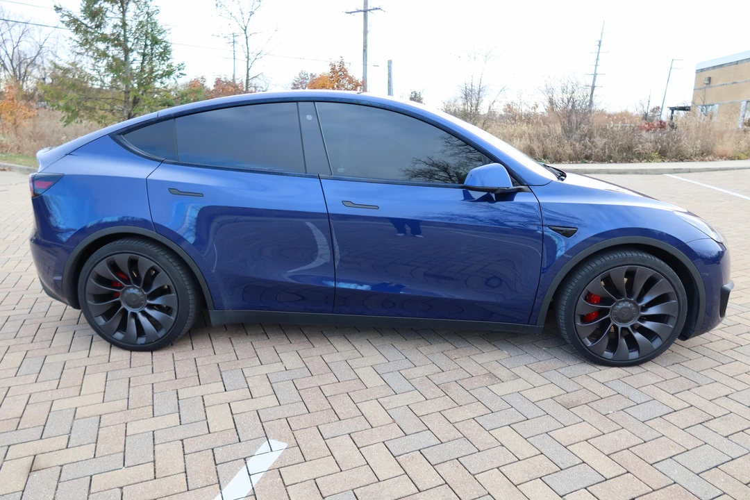 2021 Tesla Model Y Performance - Image 29 of 31