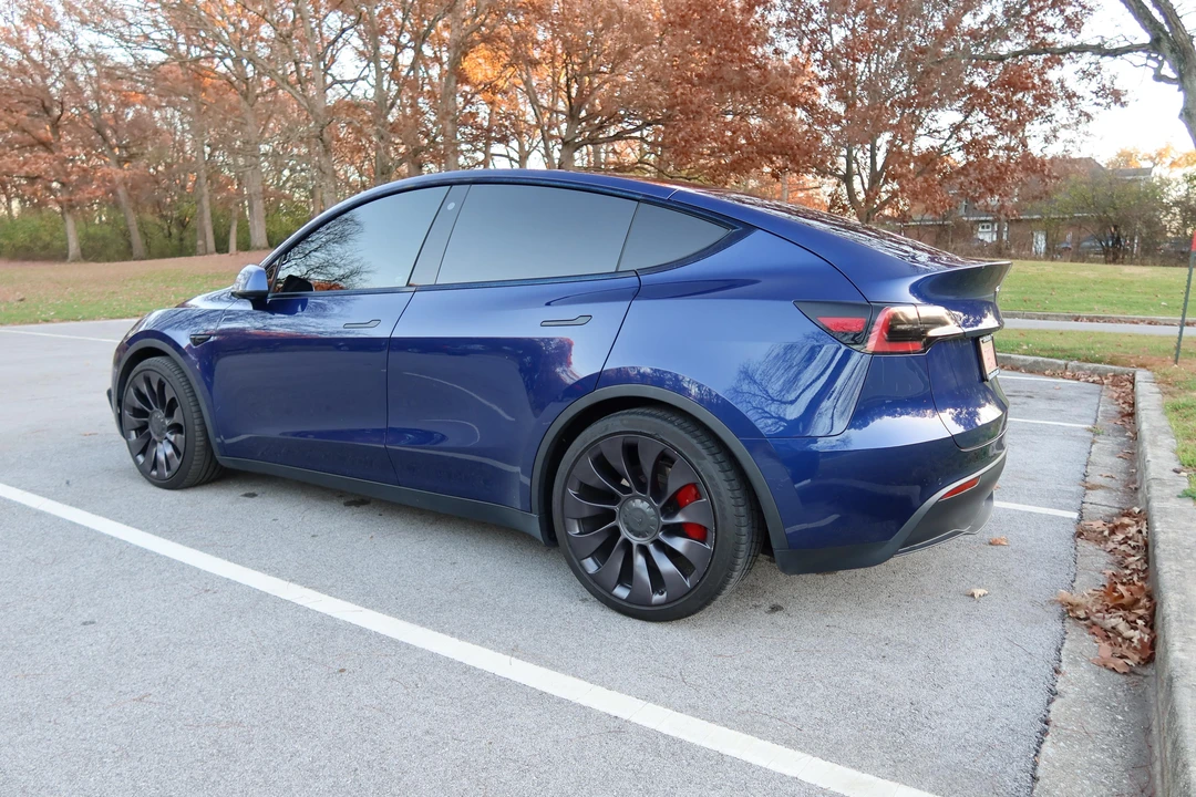 2021 Tesla Model Y Performance - Image 19 of 31