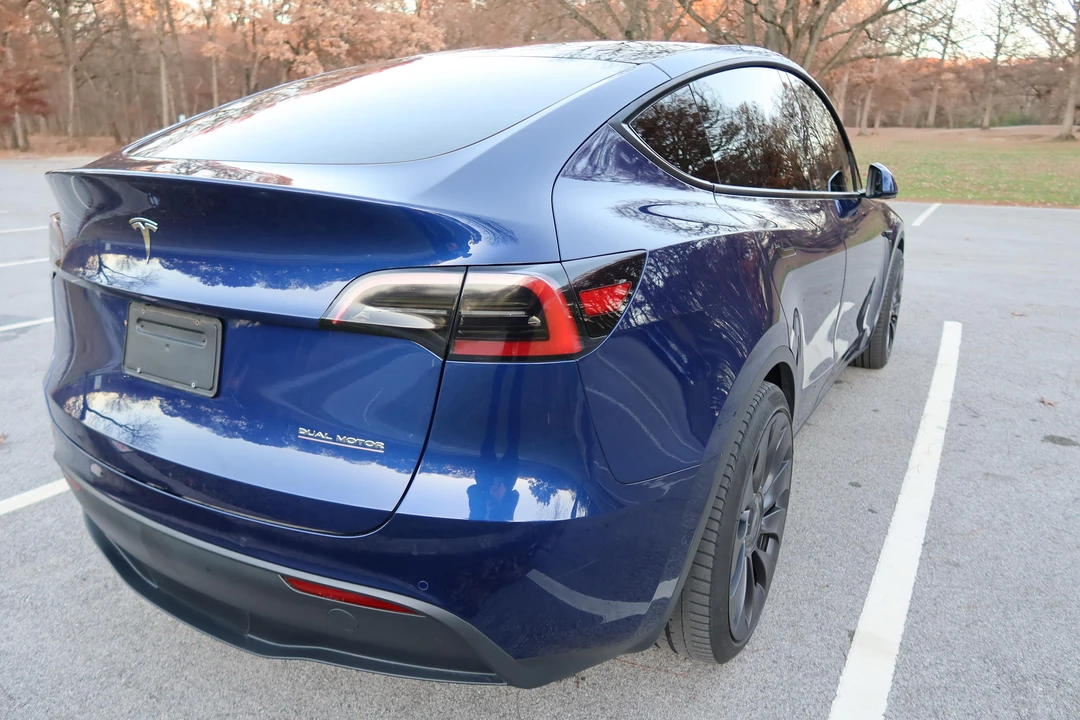 2021 Tesla Model Y Performance - Image 25 of 31