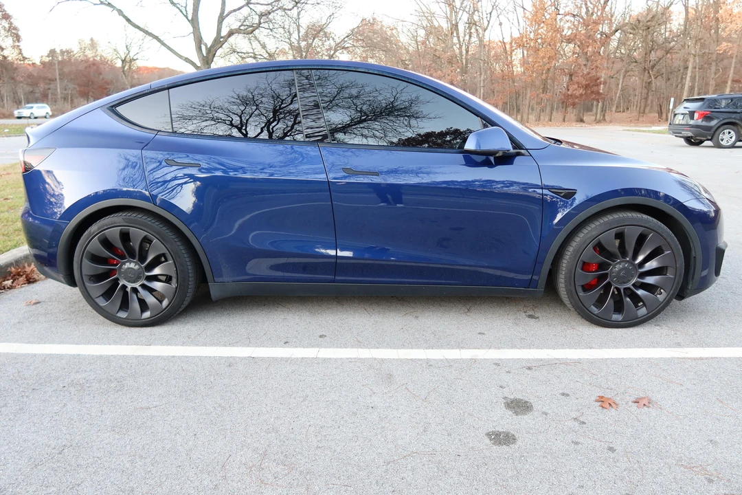 2021 Tesla Model Y Performance - Image 28 of 31