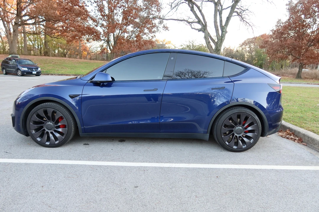2021 Tesla Model Y Performance - Image 18 of 31