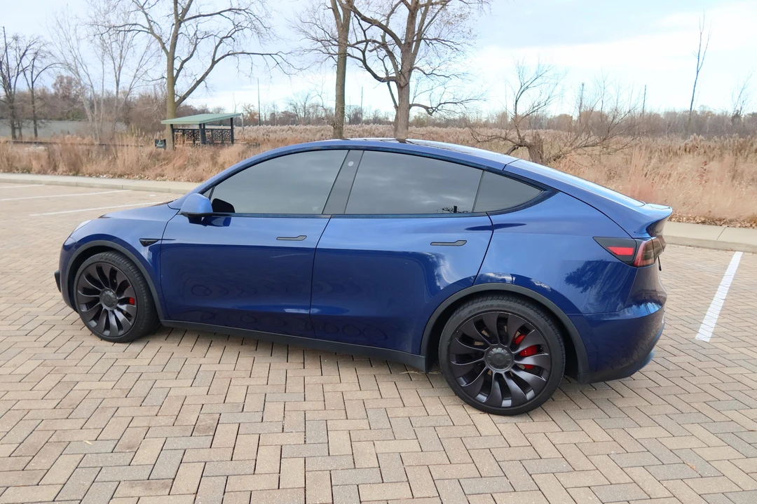 2021 Tesla Model Y Performance - Image 20 of 31