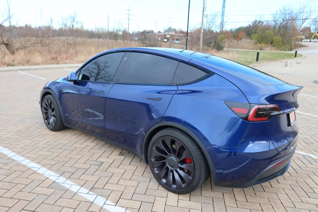 2021 Tesla Model Y Performance - Image 21 of 31