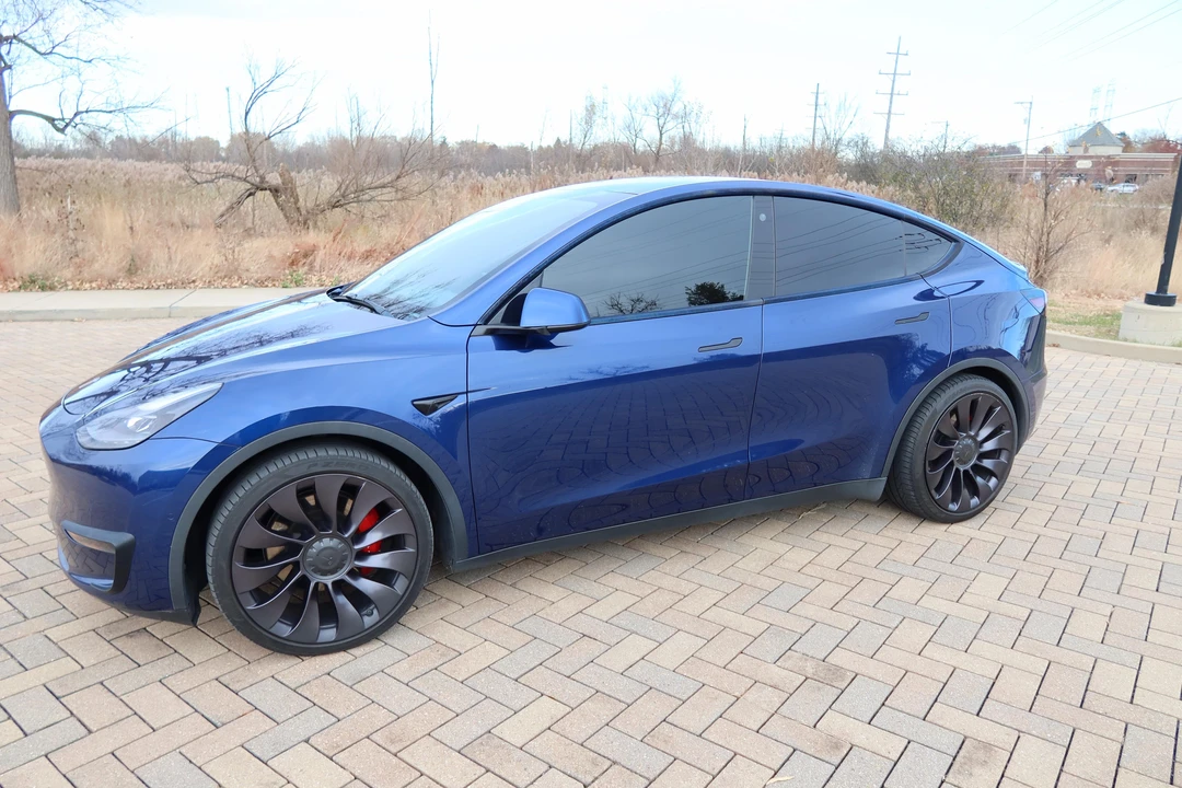 2021 Tesla Model Y Performance - Image 16 of 31