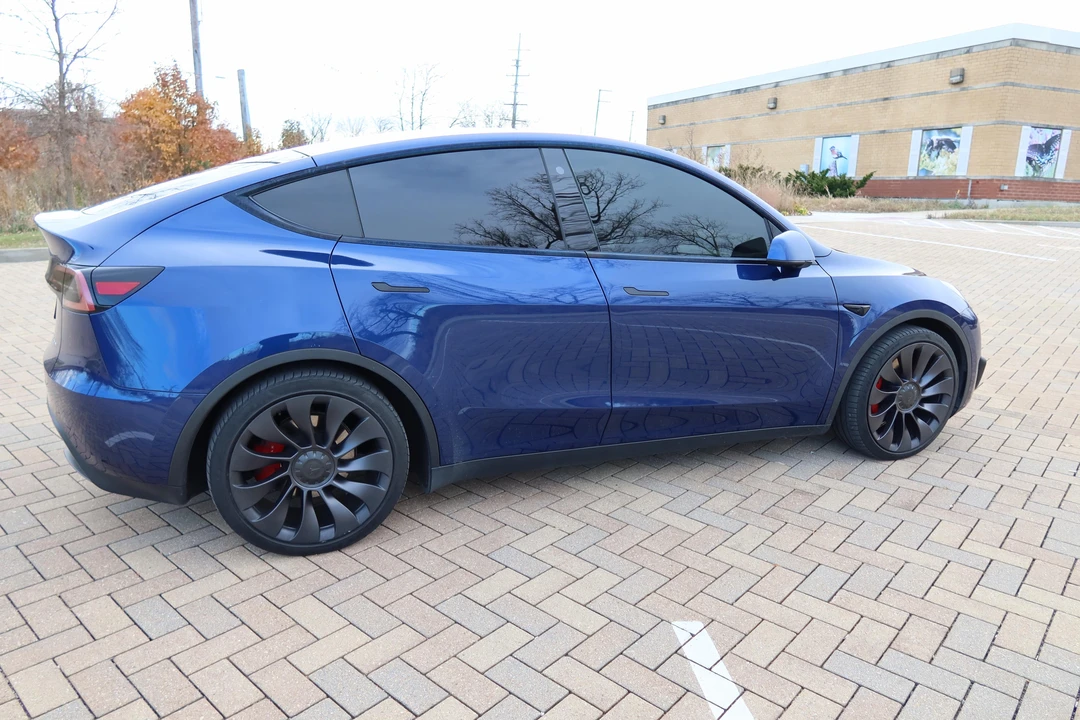 2021 Tesla Model Y Performance - Image 27 of 31