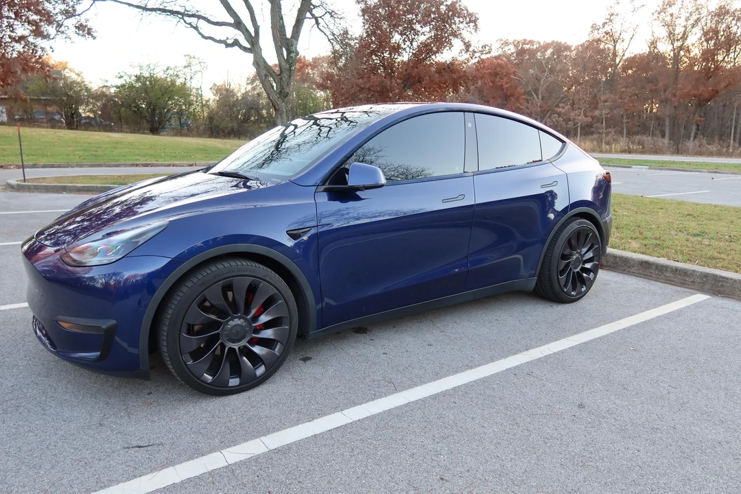 2021 Tesla Model Y Performance - Image 14 of 31