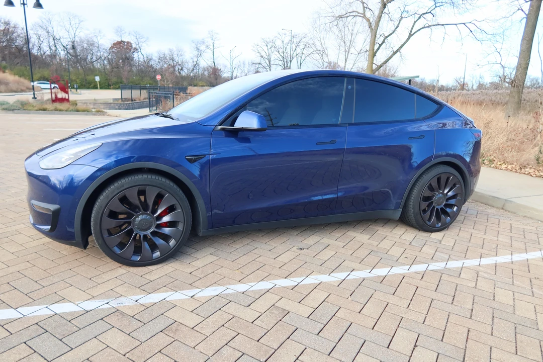 2021 Tesla Model Y Performance - Image 15 of 31