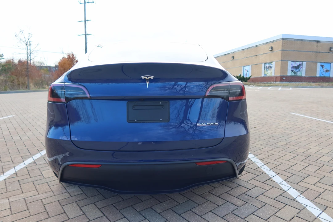 2021 Tesla Model Y Performance - Image 23 of 31