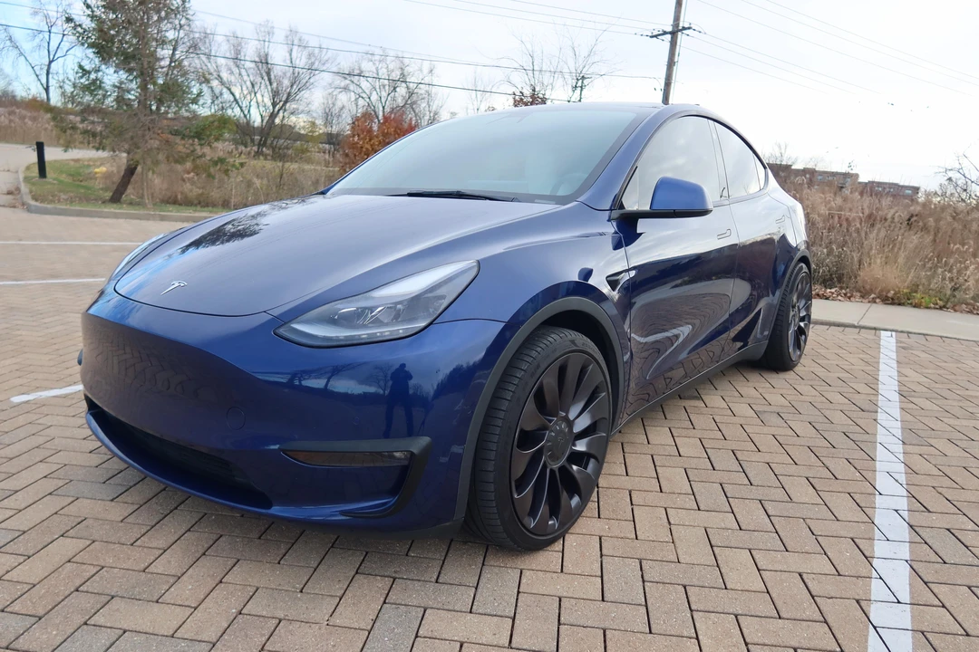 2021 Tesla Model Y Performance - Image 13 of 31
