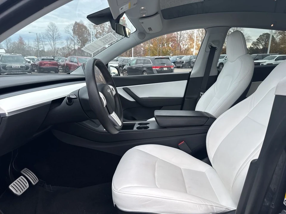 2021 Tesla Model Y Performance - Image 9 of 21