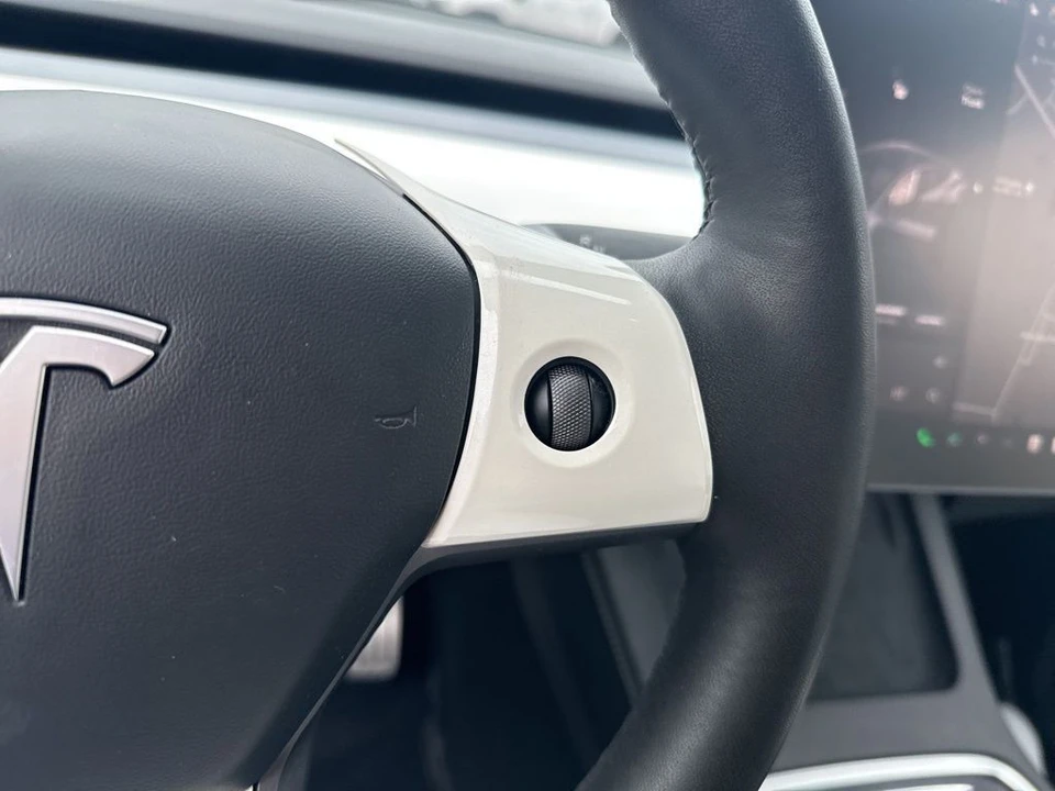 2021 Tesla Model Y Performance - Image 15 of 21
