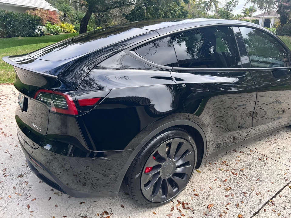 2021 Tesla Model Y Performance - Image 24 of 31