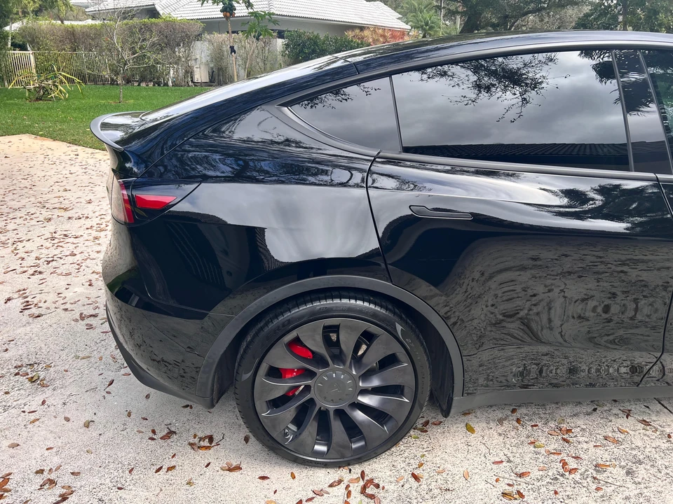 2021 Tesla Model Y Performance - Image 25 of 31