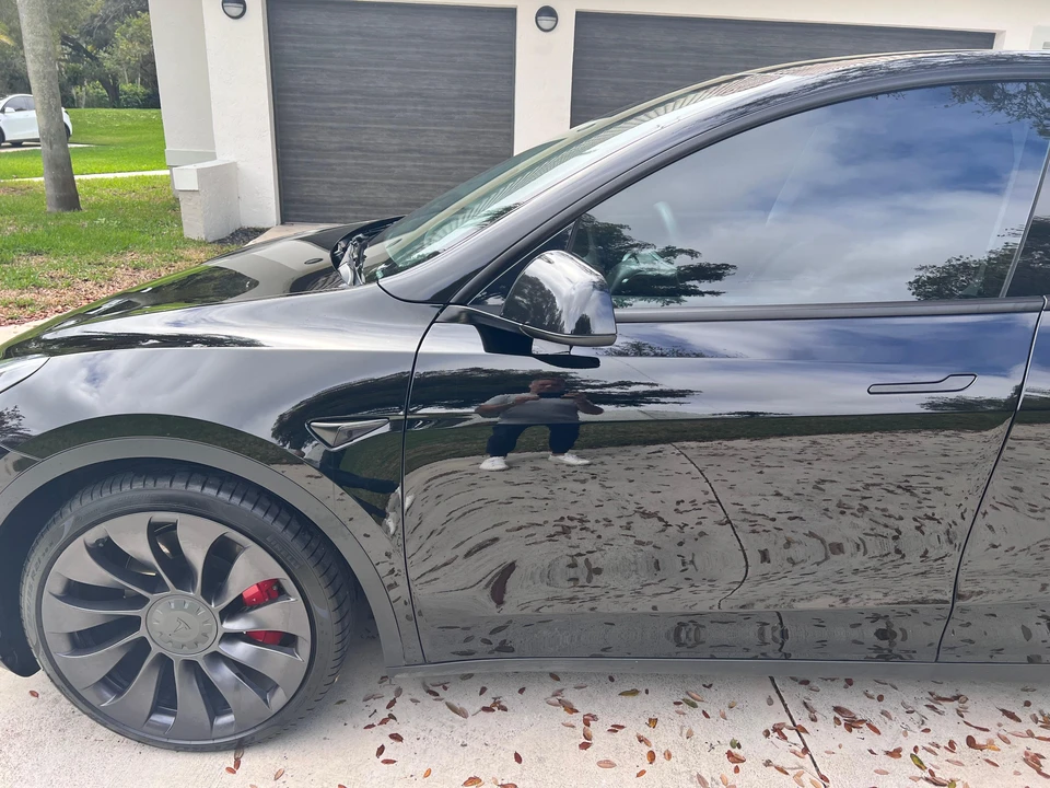 2021 Tesla Model Y Performance - Image 16 of 31