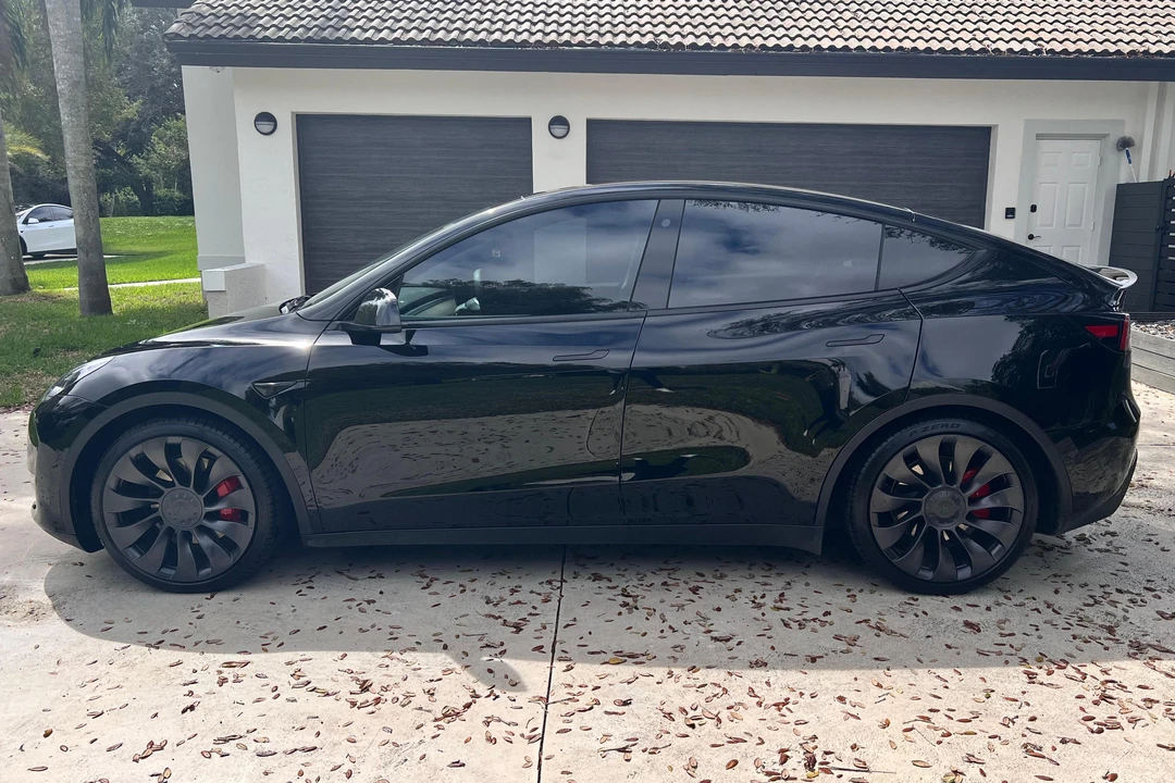 2021 Tesla Model Y Performance - Image 3 of 31