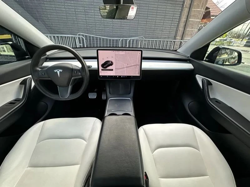 2021 Tesla Model Y Performance - Image 9 of 12