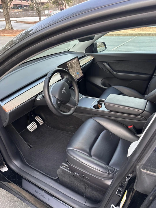 2021 Tesla Model Y Performance - Image 25 of 31