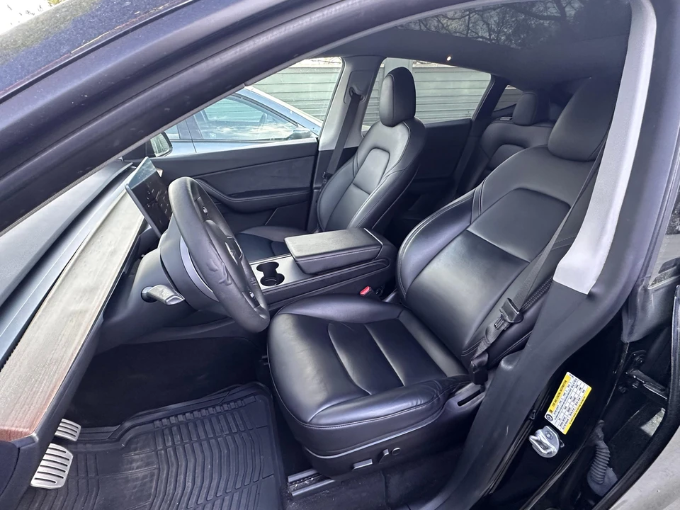 2021 Tesla Model Y Performance - Image 27 of 31