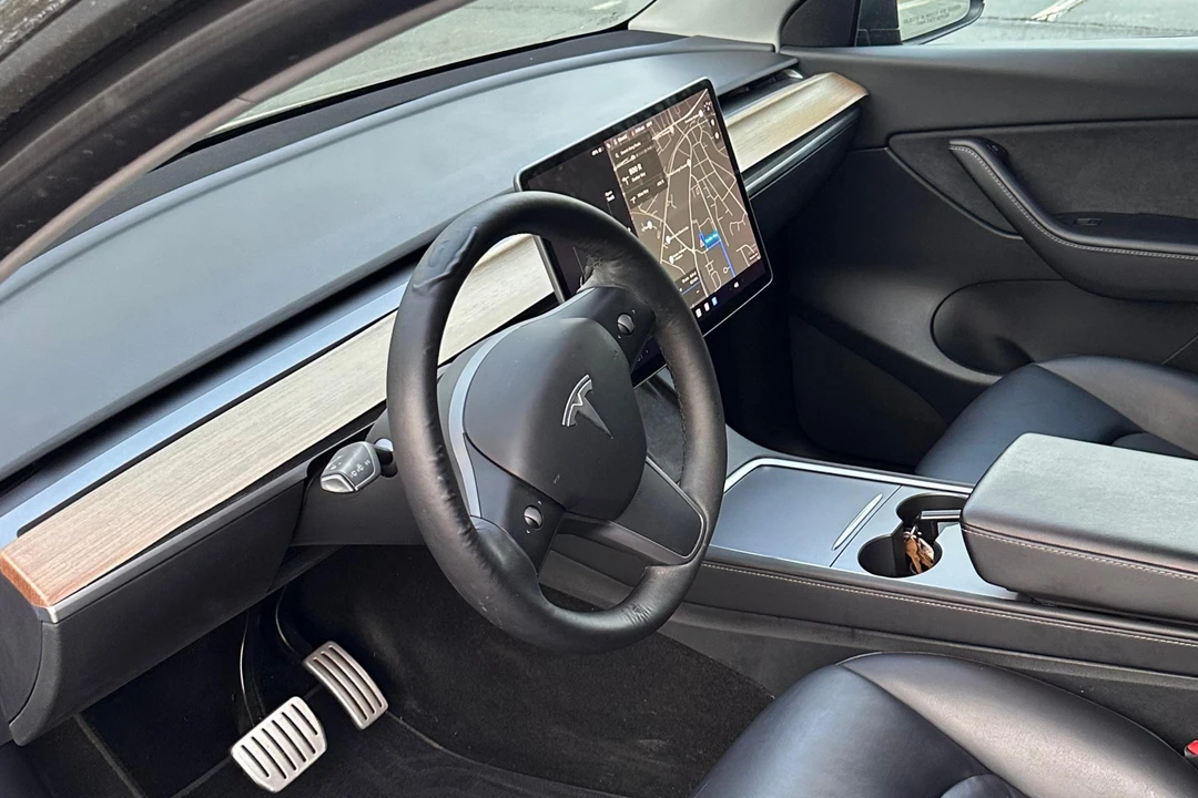 2021 Tesla Model Y Performance - Image 21 of 31