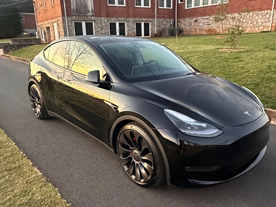 2021 Tesla Model Y Performance - Image 13 of 31