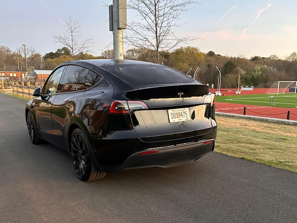 2021 Tesla Model Y Performance - Image 9 of 31