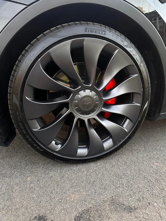 2021 Tesla Model Y Performance - Image 17 of 31