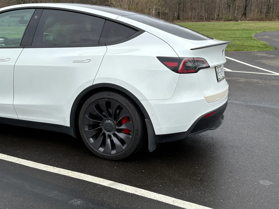 2021 Tesla Model Y Performance - Image 24 of 31
