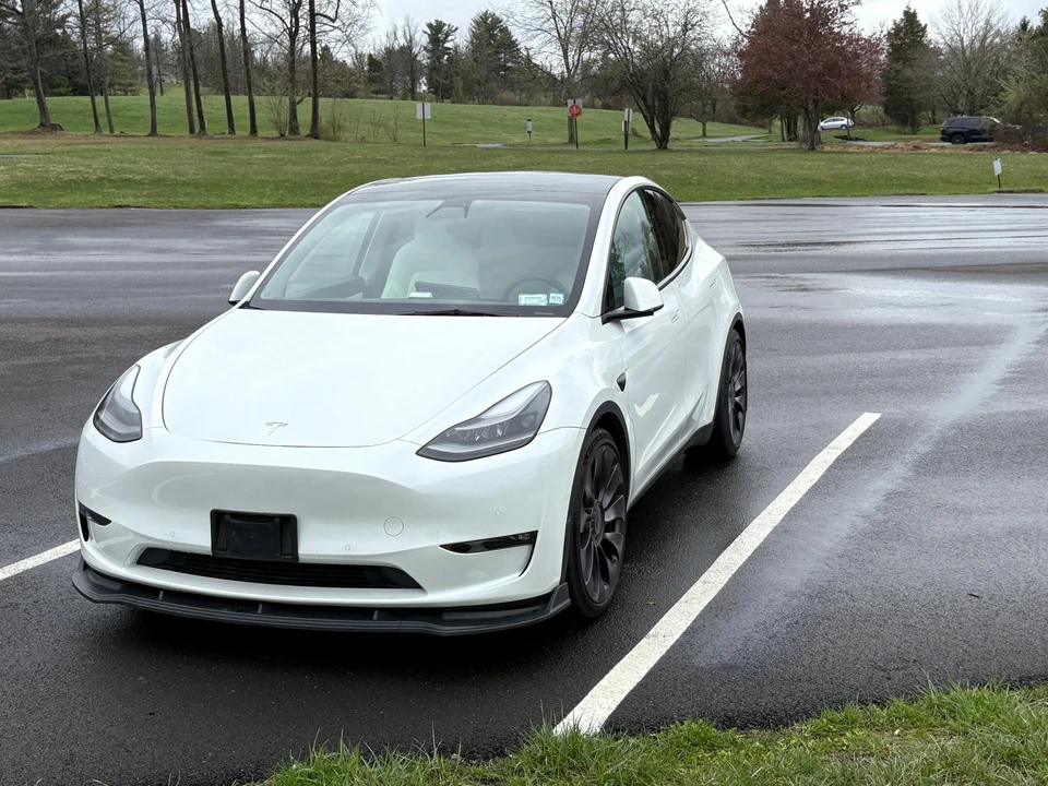 2021 Tesla Model Y Performance - Image 7 of 31
