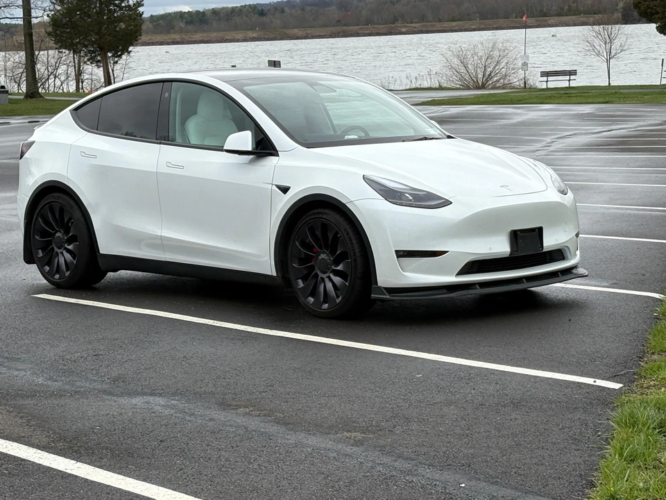 2021 Tesla Model Y Performance - Image 18 of 31