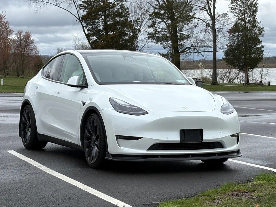 2021 Tesla Model Y Performance - Image 19 of 31