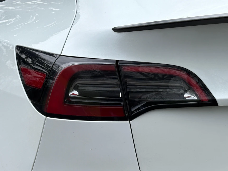 2021 Tesla Model Y Performance - Image 27 of 31