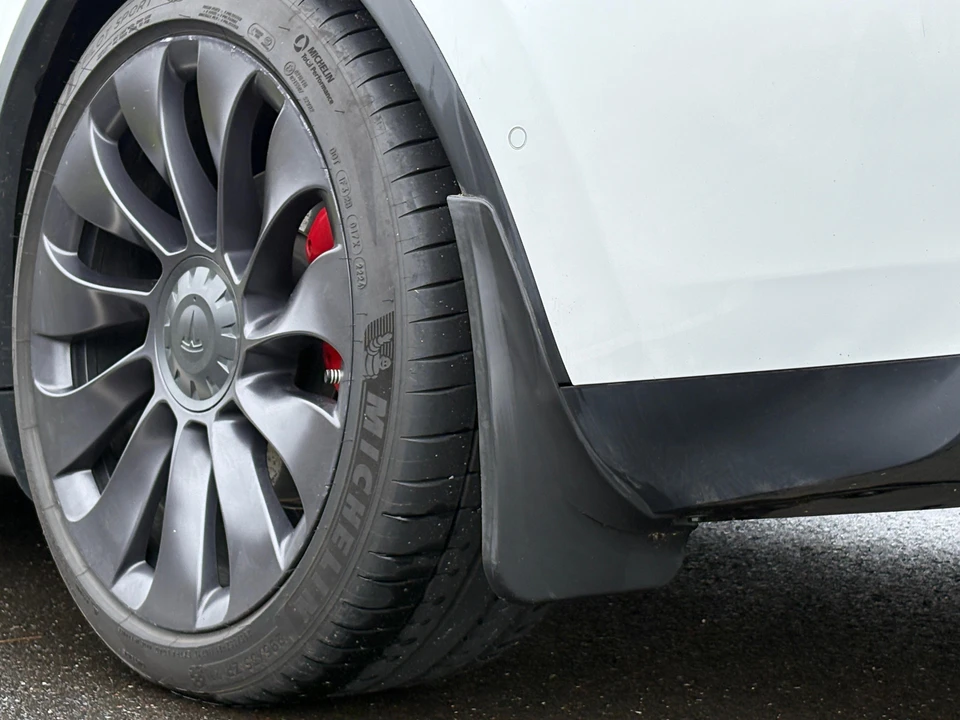 2021 Tesla Model Y Performance - Image 28 of 31