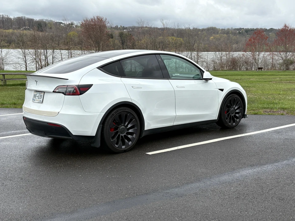 2021 Tesla Model Y Performance - Image 15 of 31