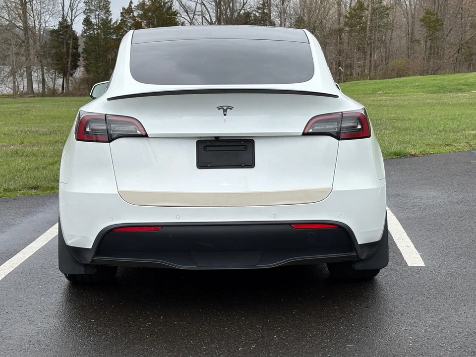 2021 Tesla Model Y Performance - Image 11 of 31